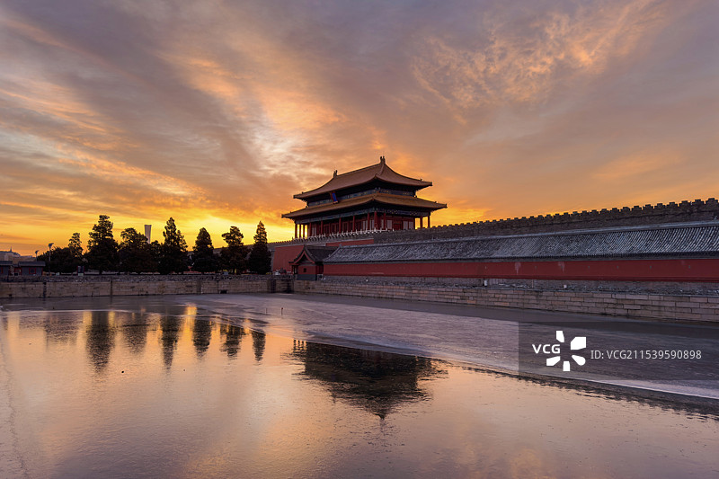 朝霞中的神武门图片素材