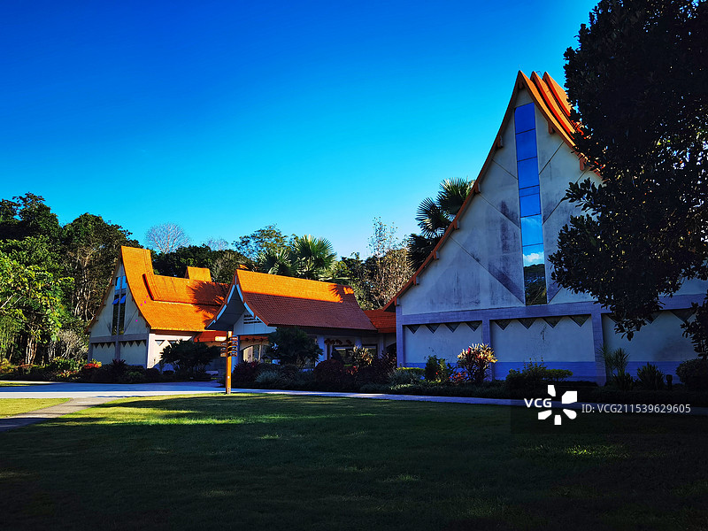 中科院西双版纳热带植物园中的热带雨林民族文化博物馆图片素材