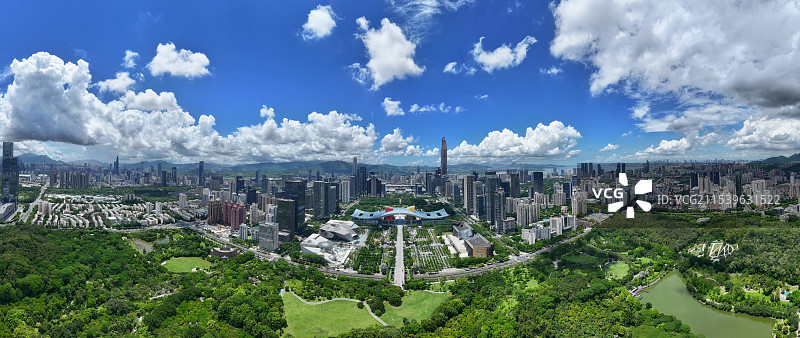 蓝天白云下的深圳市民中心图片素材