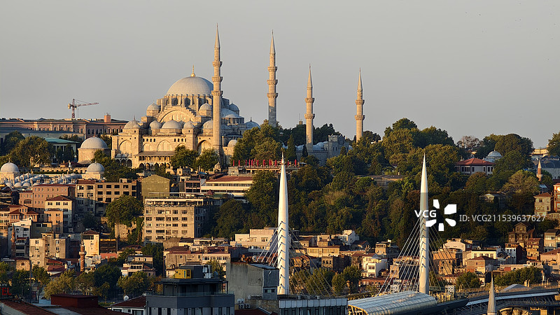 土耳其伊斯坦布尔城市街道风景和博斯普鲁斯海峡和金角湾图片素材