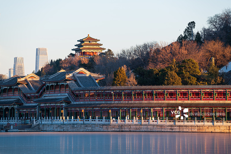 北海公园长廊万春亭图片素材