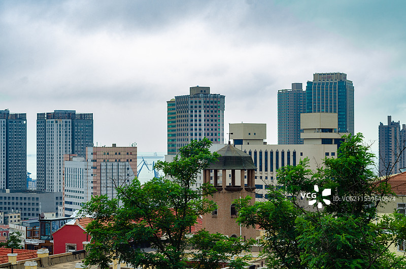 青岛观象山公园远眺市区景色图片素材