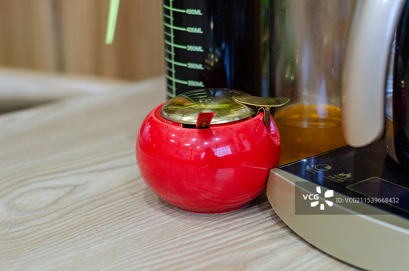 中餐馆桌上的调味品图片素材