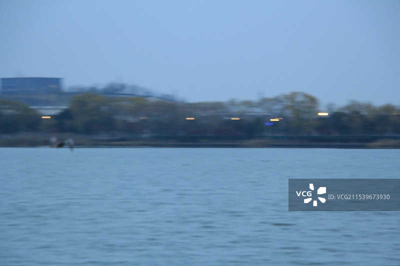 上海青西郊野公园大莲湖蓝调时分图片素材