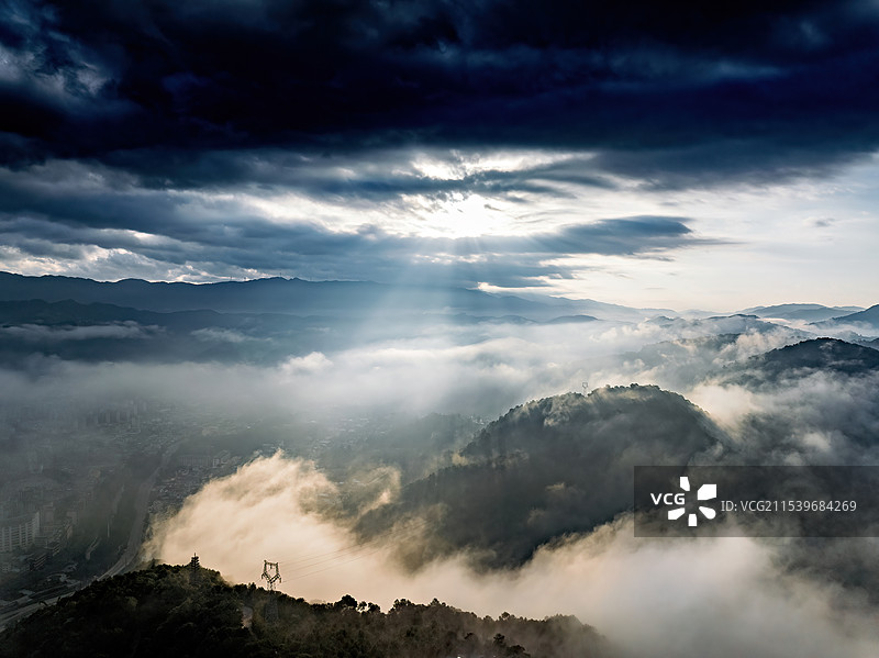 航拍云南澜沧云海风光图片素材