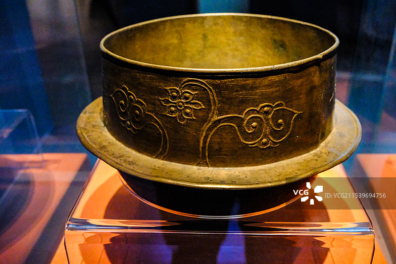 中国青海西宁，青海藏文化博物馆，青海藏医药博物馆，馆藏文物，古籍文献。健康养生主题，藏族食器图片素材