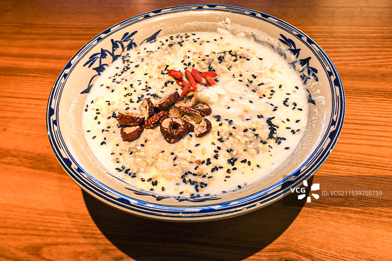 西安美食牛奶鸡蛋醪糟图片素材