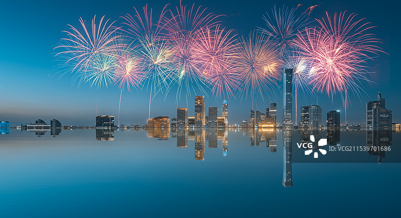 城市天际线建筑烟花，北京国贸CBD城市夜景，北京烟花，新年烟花，烟花表演，元旦烟花，烟花，节日烟花图片素材
