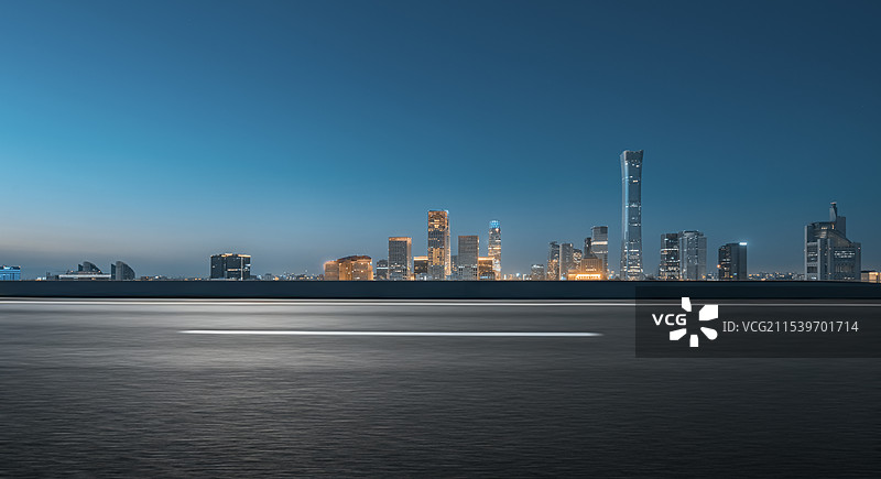 城市天际线与公路，北京国贸CBD地标建筑，城市风光，大数据互联网概念背景，物联网图片素材