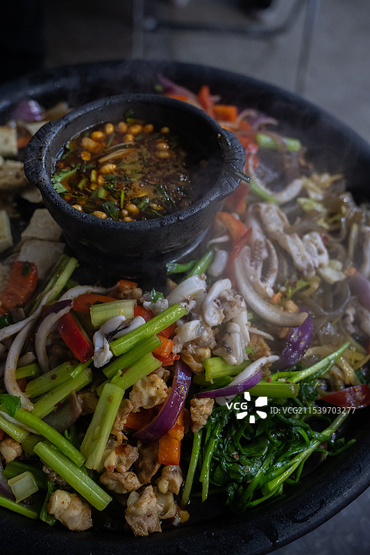 锅里贵州烙锅食物的特写镜头图片素材