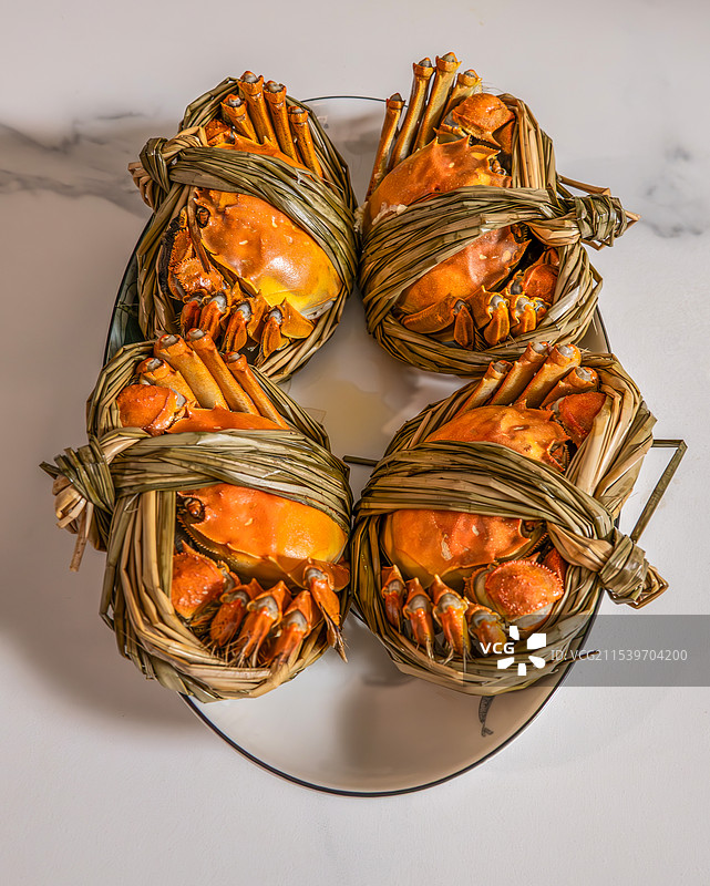 一盘清蒸大闸蟹图片素材