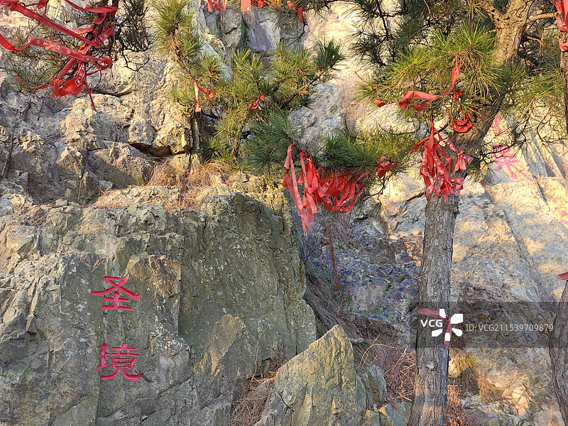 元旦，新年第一天莒县屋楼崮屋楼圣境天然大佛头图片素材