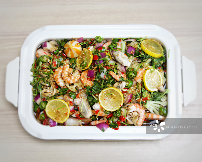 一锅美味的腌制海鲜图片素材