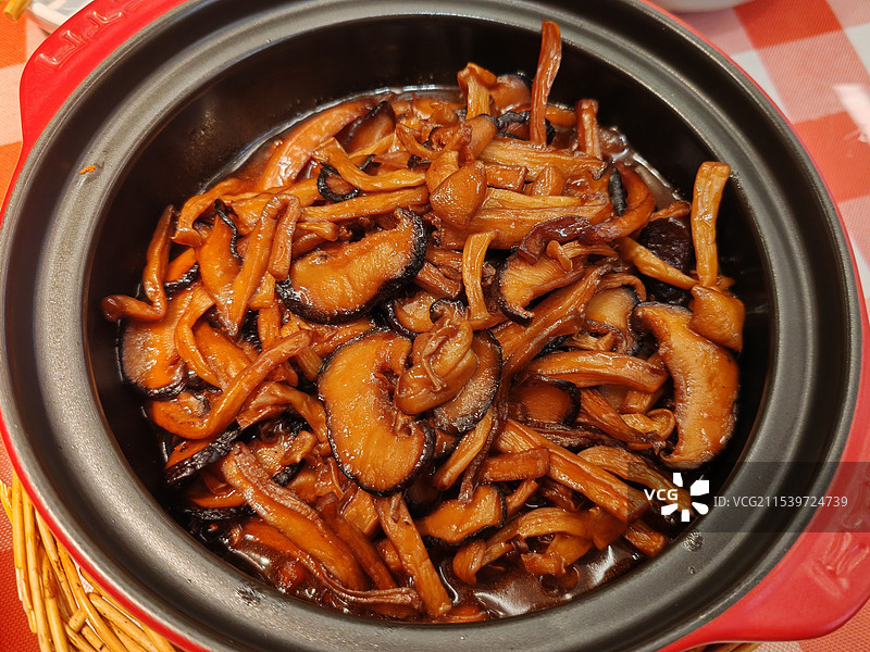 炒野山菌图片素材