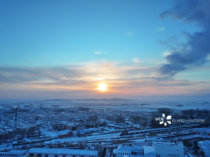 2025朝霞伴日出图片素材