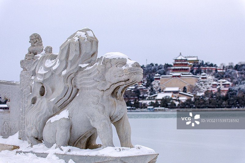 雪后十七孔桥和佛香阁图片素材