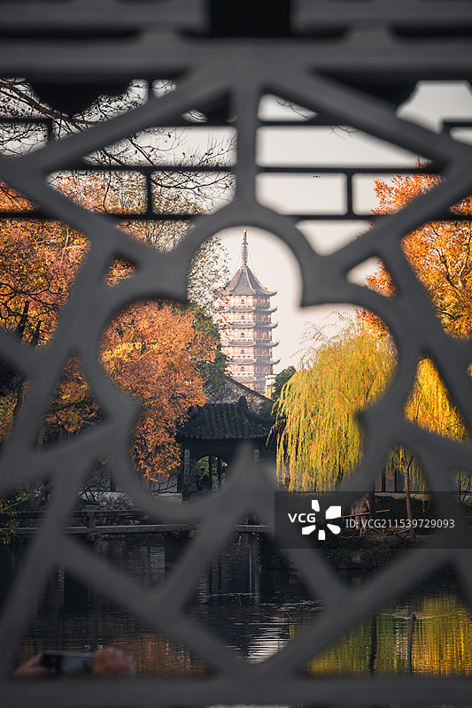 苏州拙政园秋景图片素材