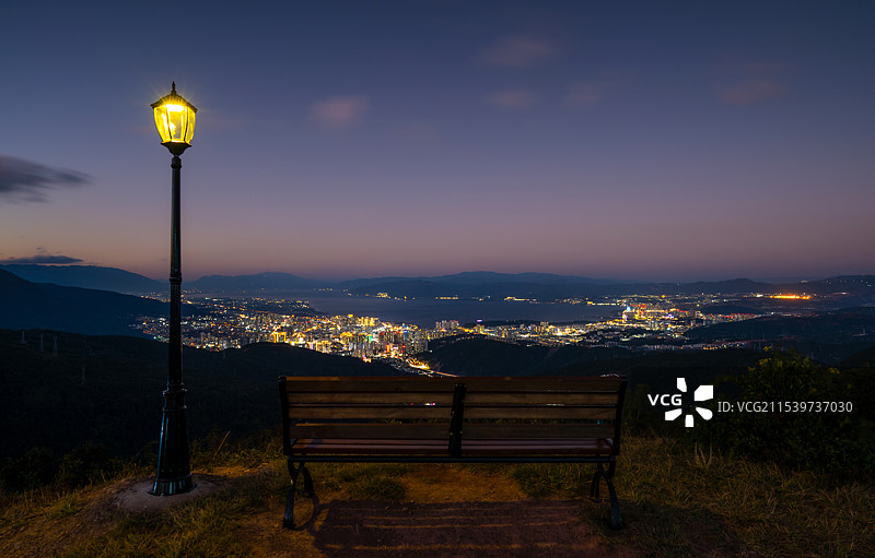 大理者摩山夜景图片素材