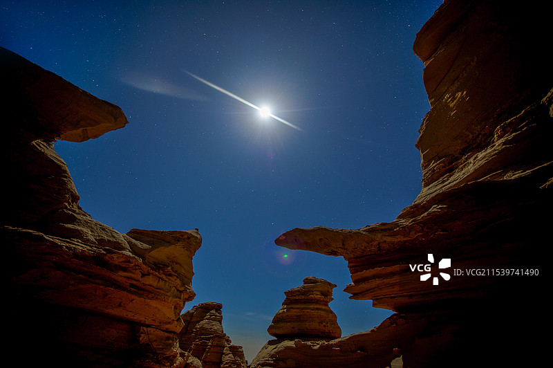 新疆哈密魔鬼城的星空图片素材