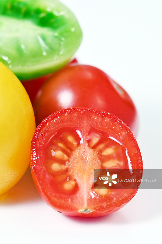 爆浆多汁鲜嫩可口多彩小番茄特写图片素材