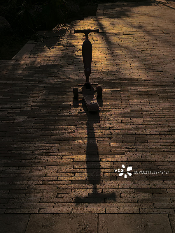 孩子的滑滑车图片素材