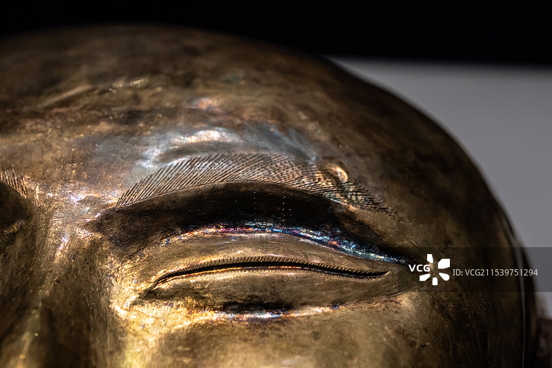 辽宁沈阳博物馆康平县张家窑林场出土辽代金面具覆面图片素材