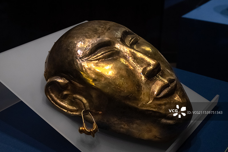 辽宁沈阳博物馆康平县张家窑林场出土辽代金面具覆面图片素材