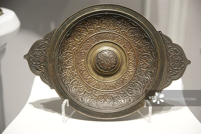 铜奖杯，1882年，法国，广州艺术博物院（广州美术馆）展览的文物图片素材