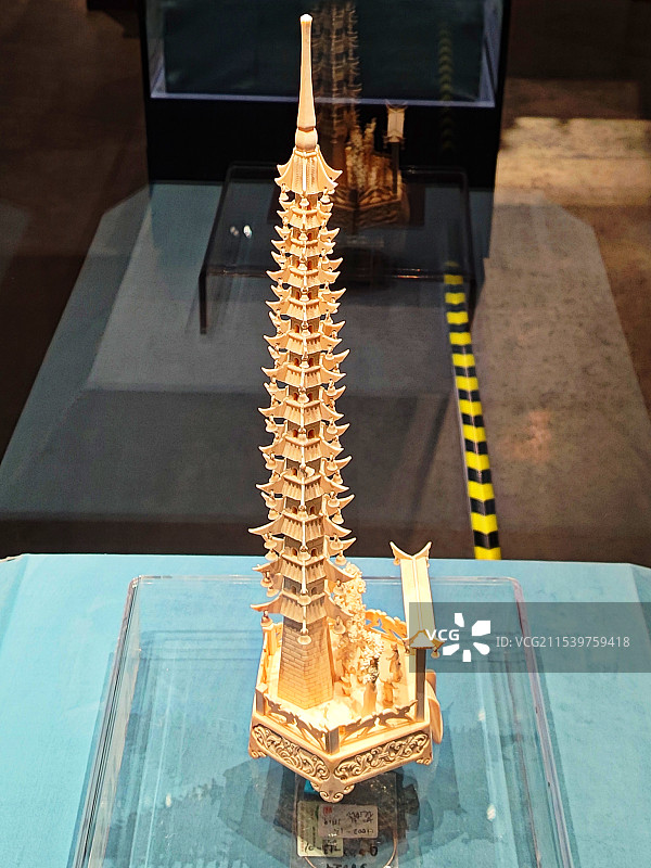 象牙雕十二层花塔图片素材