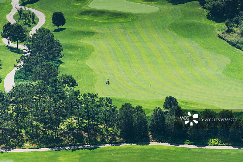 北京雁栖湖夏日俯拍草坪与湖水图片素材