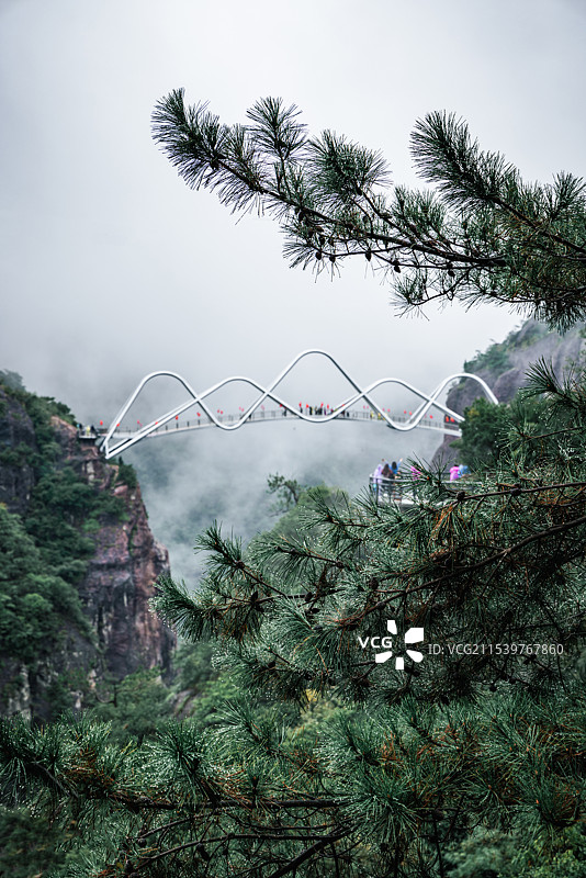 浙江台州神仙居卧龙桥横跨山间图片素材