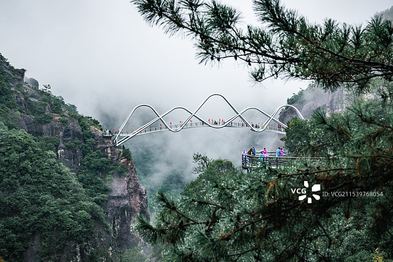浙江台州神仙居卧龙桥横跨山间图片素材