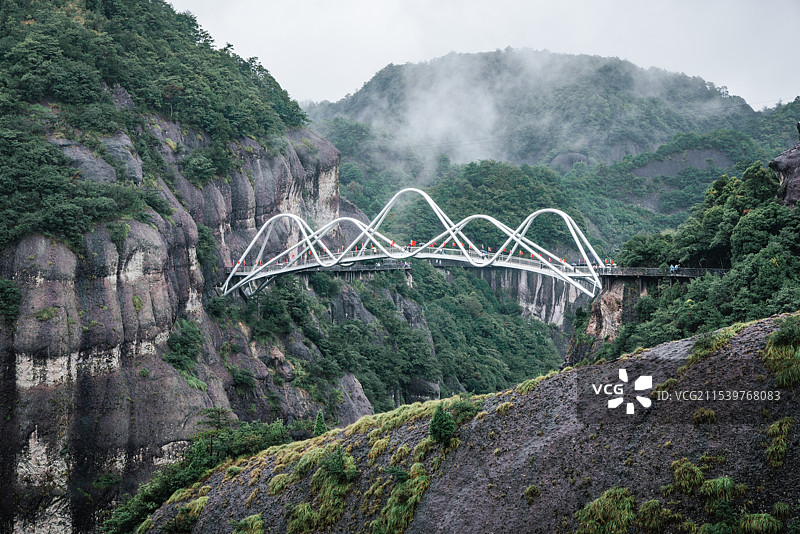 浙江台州神仙居卧龙桥横跨山间图片素材