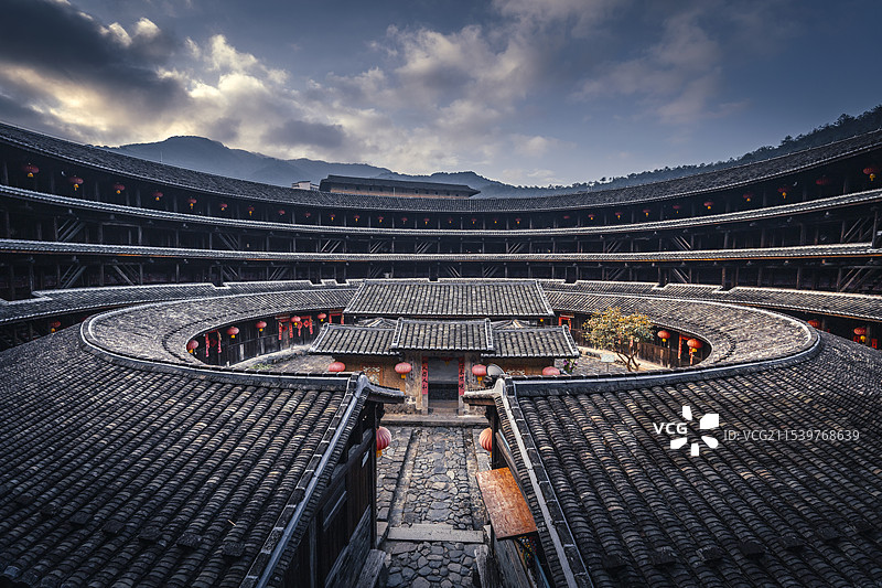 福建龙岩永定初溪土楼群图片素材