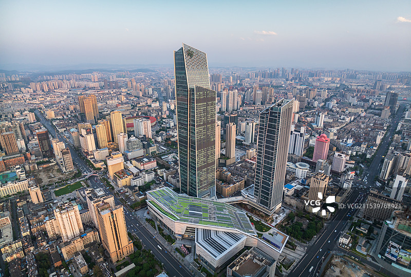 云南昆明市恒隆广场城市高楼天际线航拍风光图片素材