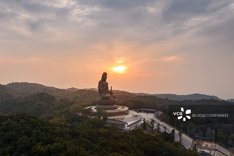 航拍夕阳下西樵山南海观音像图片素材