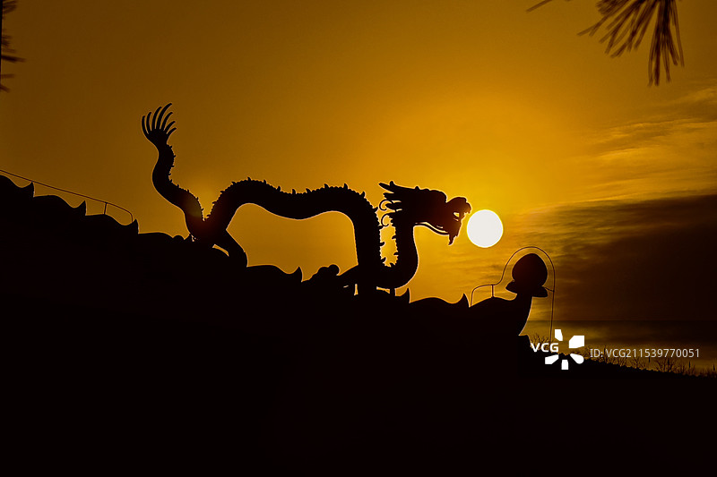 祥龙送日图片素材