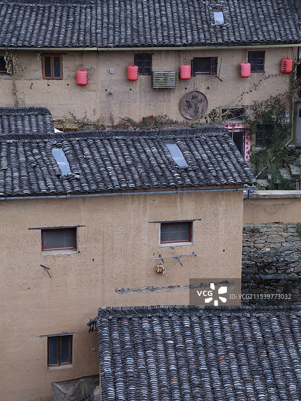 高山上的古村落阳产土楼图片素材