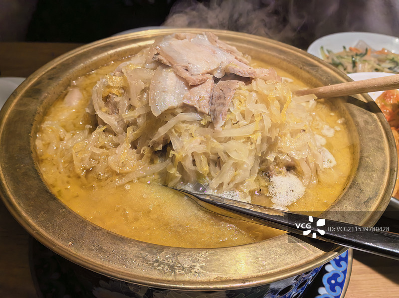 东北酸菜骨头锅图片素材