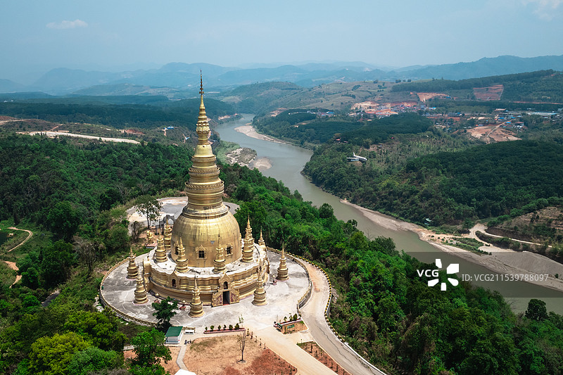 云南德宏州瑞丽帕亮山总佛寺傣王宫航拍风光图片素材