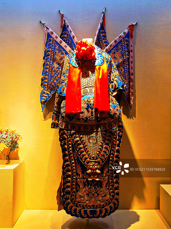 粤剧武将服饰-排金绣蓝地男大扣图片素材