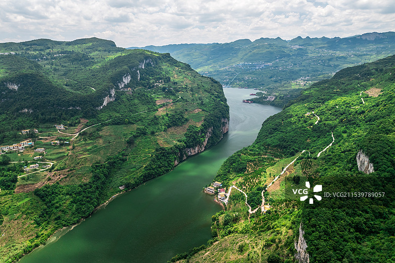 贵州毕节乌江渡水库峡谷自然风光航拍图片素材