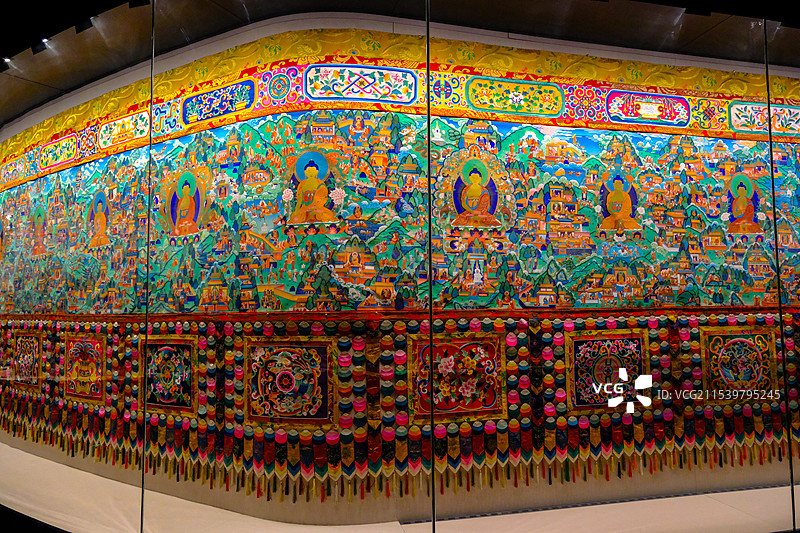 中国青海西宁，青海藏文化博物馆，中国藏族文化艺术彩绘大观，唐卡，藏文化百科全书，世界第一长彩绘，图片素材