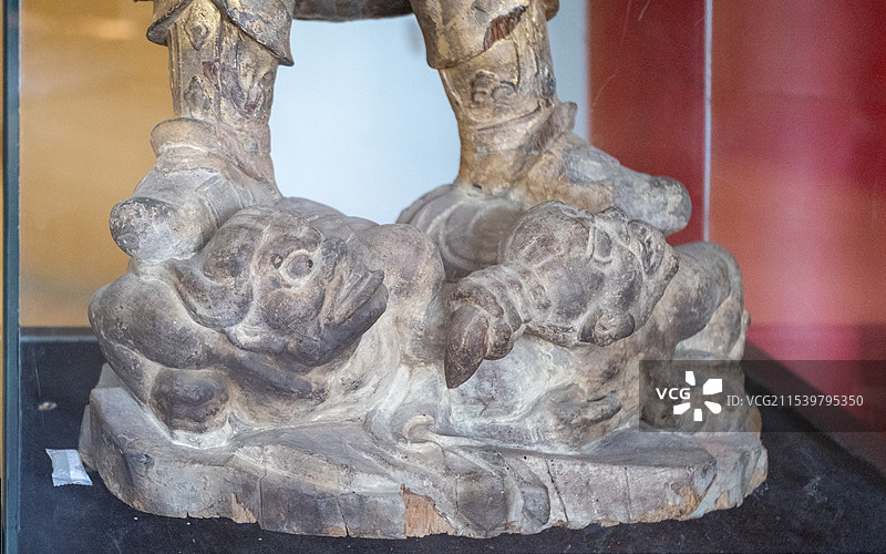 云南大理市博物馆大理市风仪镇北汤天村法藏寺明代木雕四大天王图片素材