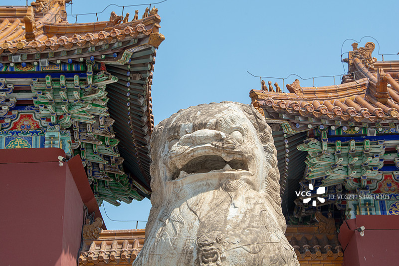 古建筑中的石狮子图片素材