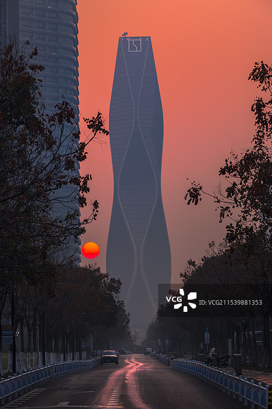 杭州极氪大厦悬日图片素材