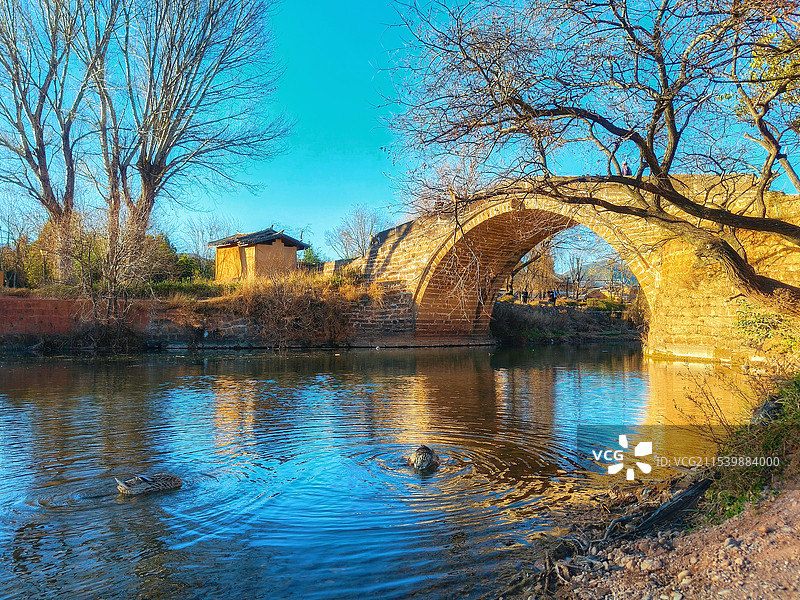 冬日暖阳下的玉津桥图片素材