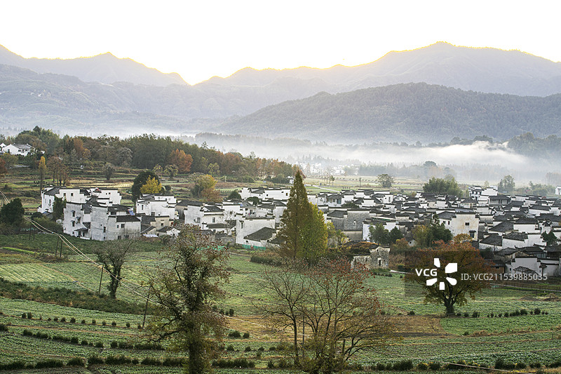 秋日皖南卢村图片素材