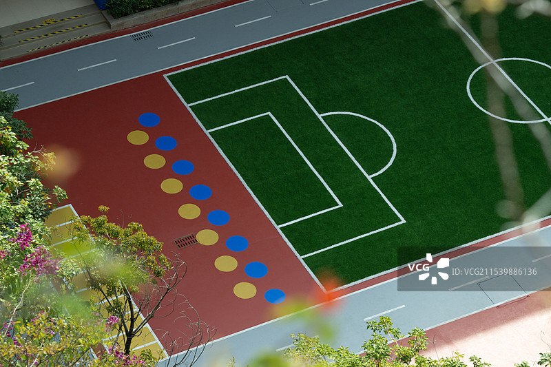 俯视幼儿园运动场图片素材