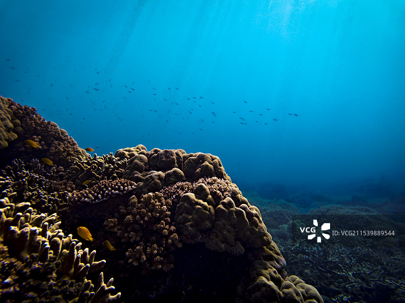水中的丁达尔效应图片素材